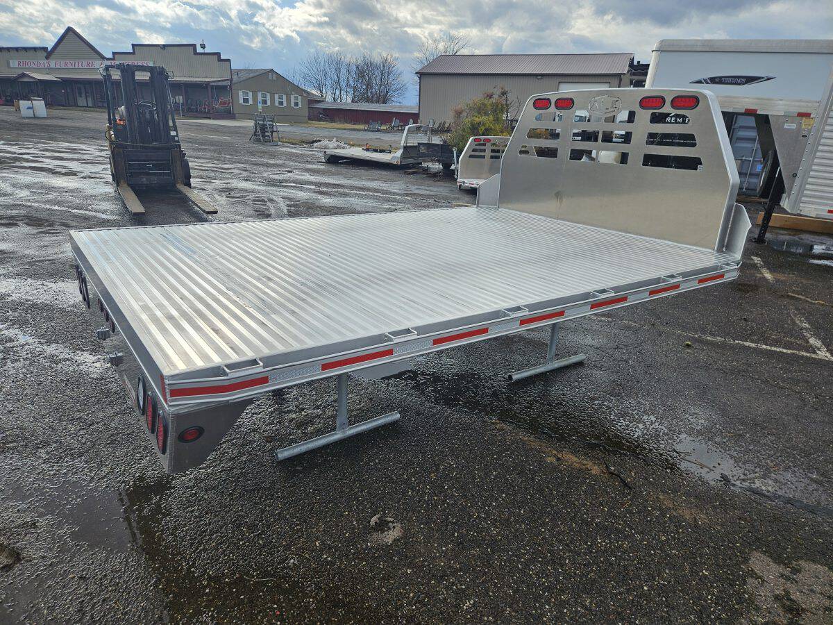 98" x 136" MX Model Dual Rear Wheel 84" Chassis Aluminum Flatbed - Image 4