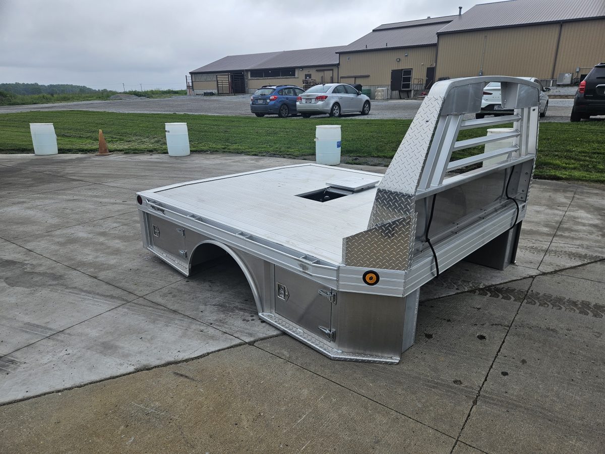 96" x 112" Hillsboro 3500 Series, Aluminum Skirted, Dual Rear Wheel, Fits 60" Chassis - Image 3