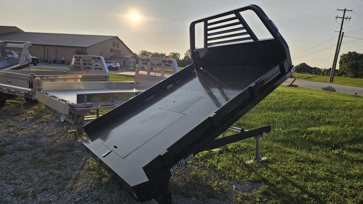87" X 106" C5, 56N, South Fork Steel Dumping Flatbed, Single Rear Wheel, Long Bed - Image 4