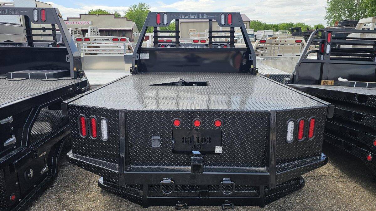 84" x 103" Bradford Built 4-box Utility Steel Flatbed Skirted, Single Rear Wheel - Image 2