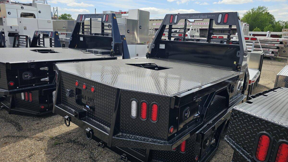 84" x 103" Bradford Built 4-box Utility Steel Flatbed Skirted, Single Rear Wheel - Image 3