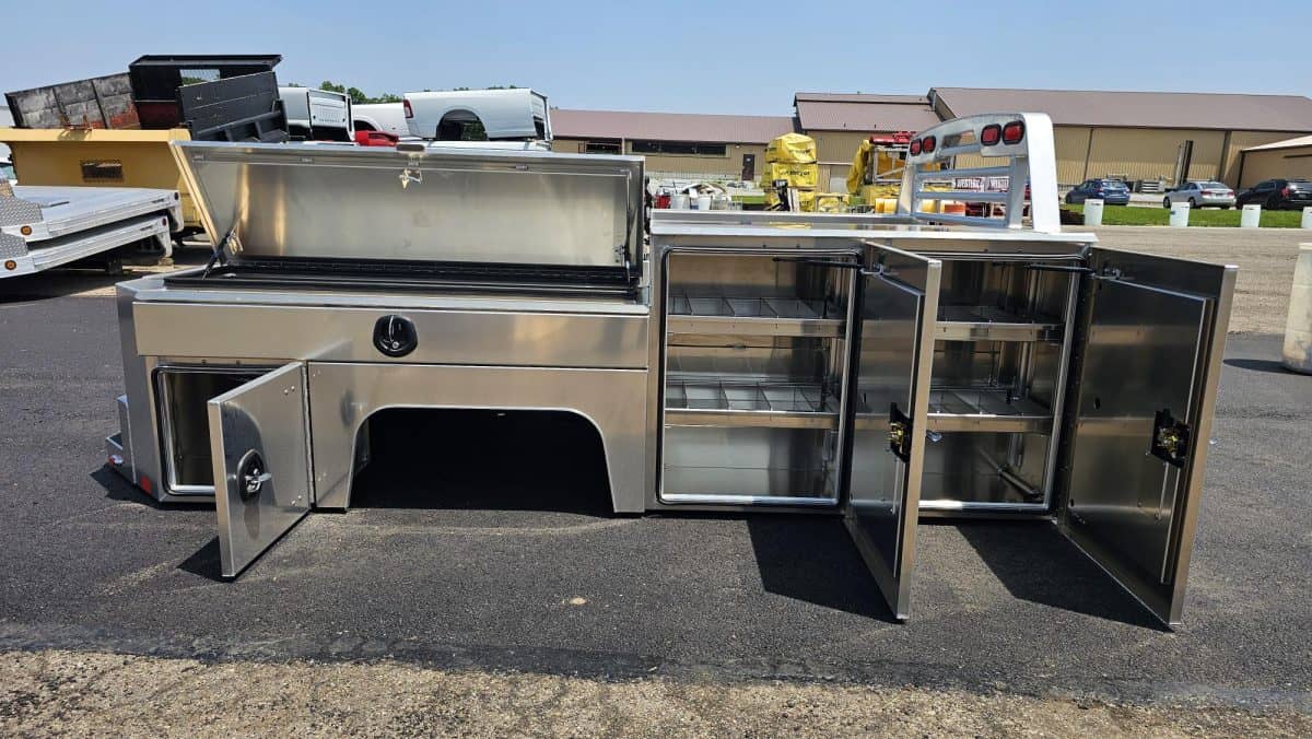 98" x 134" GNSB  Dual Rear Wheel 84" Chassis w/ Smooth Aluminum - Image 5