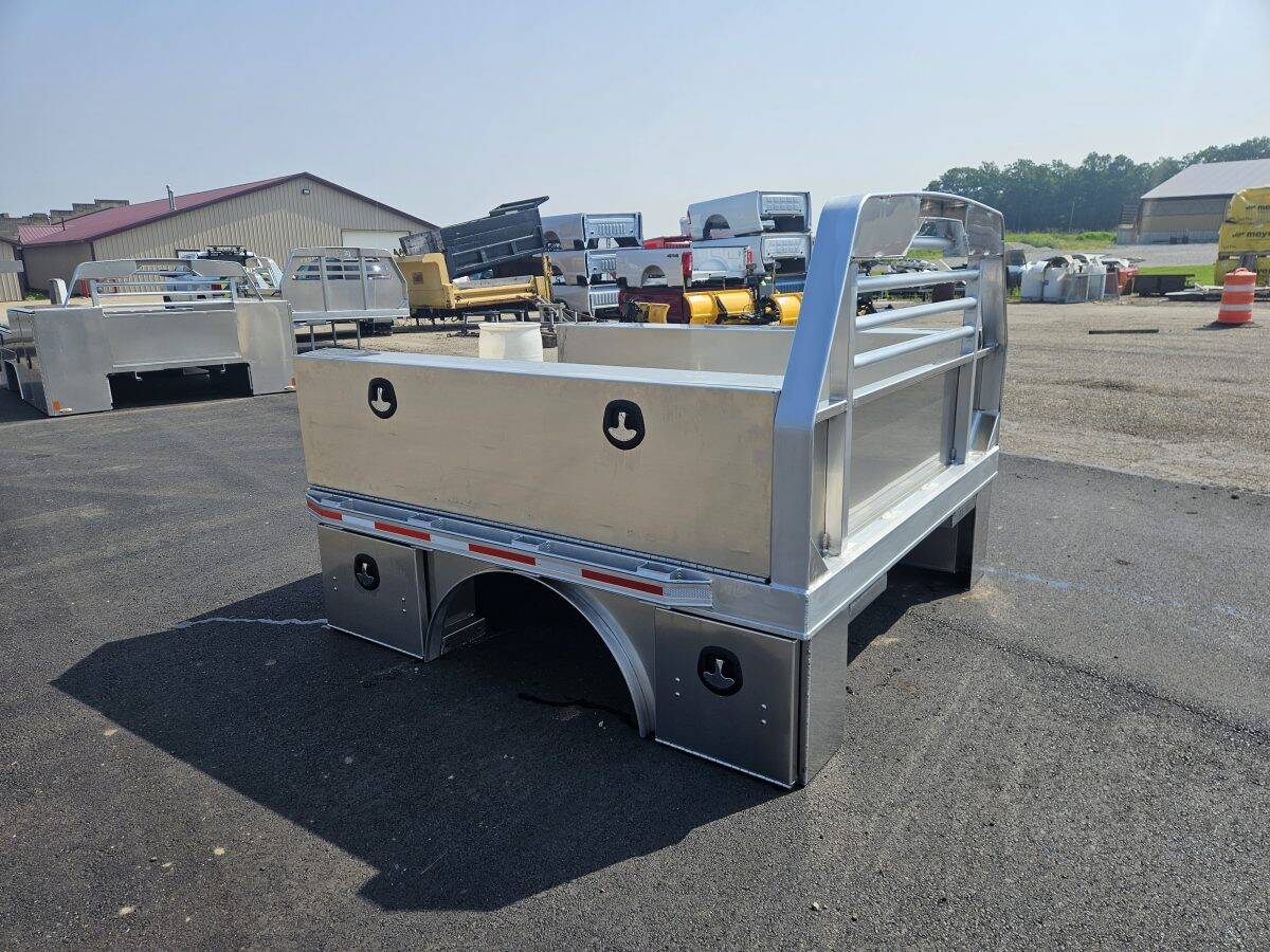 84" x 88" SB skirted w/ Toolboxes, Single Rear Wheel, Aluminum, short bed fits Ford / Chevy - Image 4