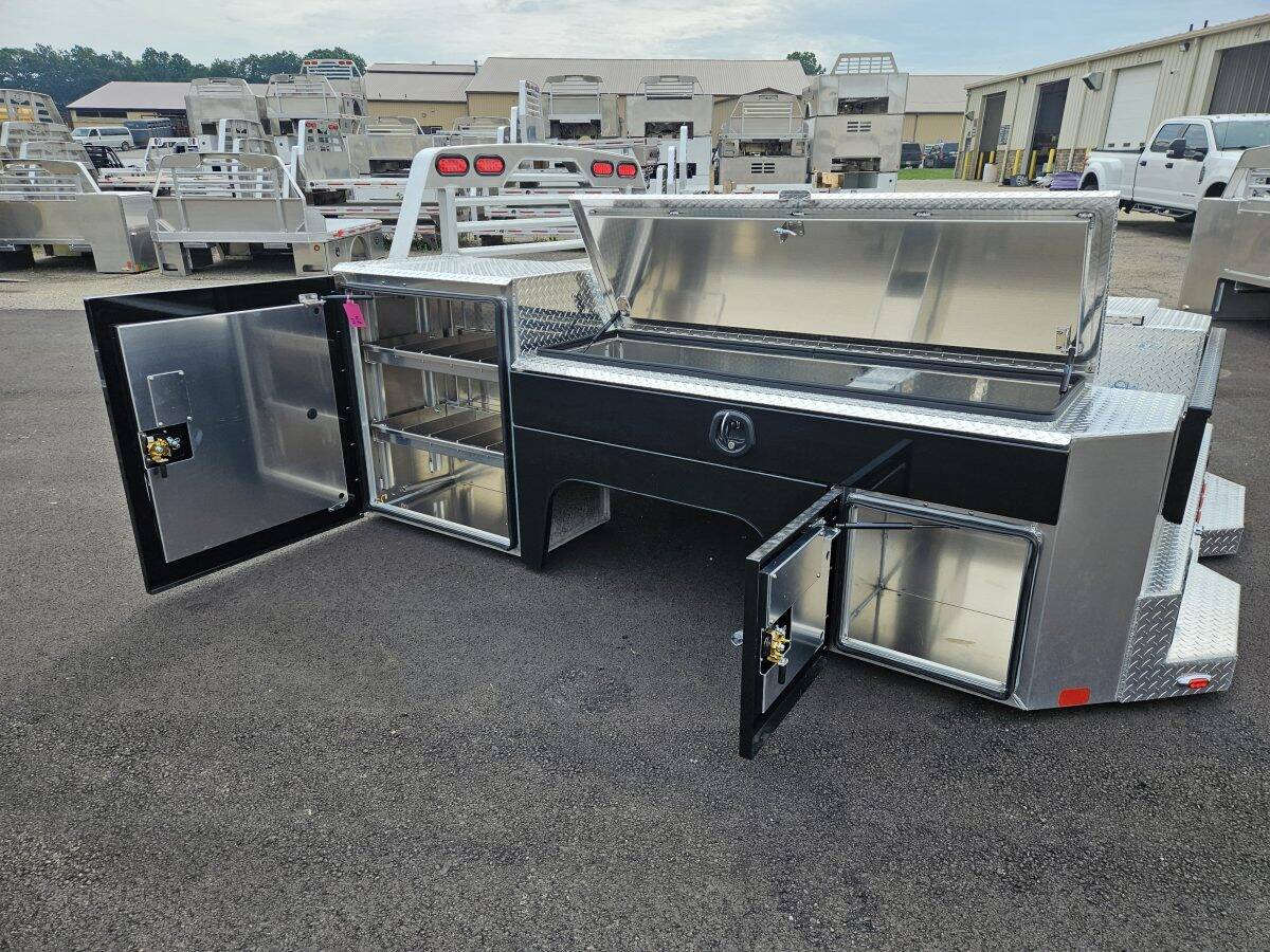 98" x 110" GNSB Dual Rear Wheel, 60" Chassis, Aluminum, Black Powder Coat - Image 5