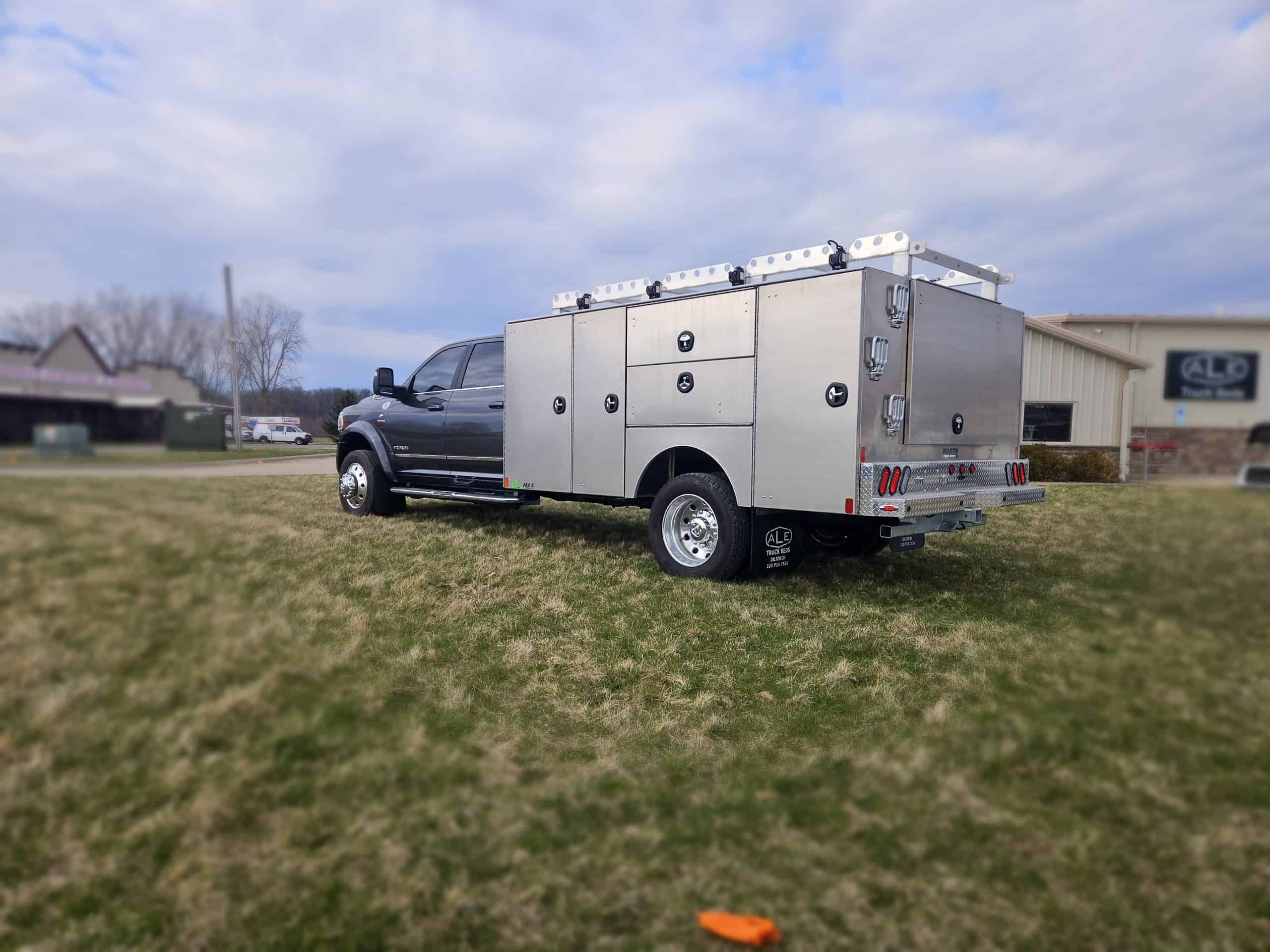 Choosing the Best Truck Bodies for Contractors: Landscape, Excavation & Construction Crews